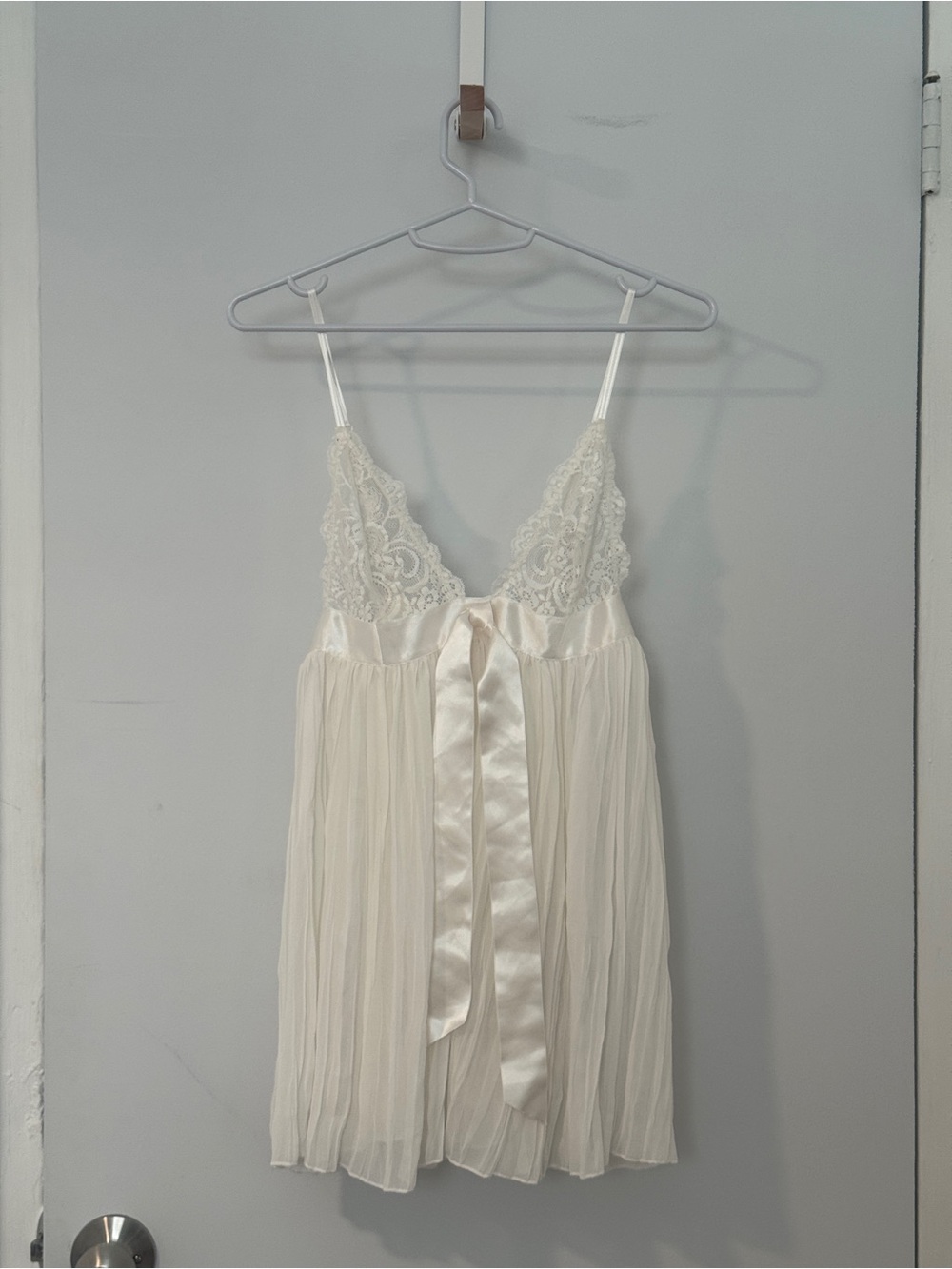 Victoria's Secret Ivory Lace & Satin Ribbon Chemise